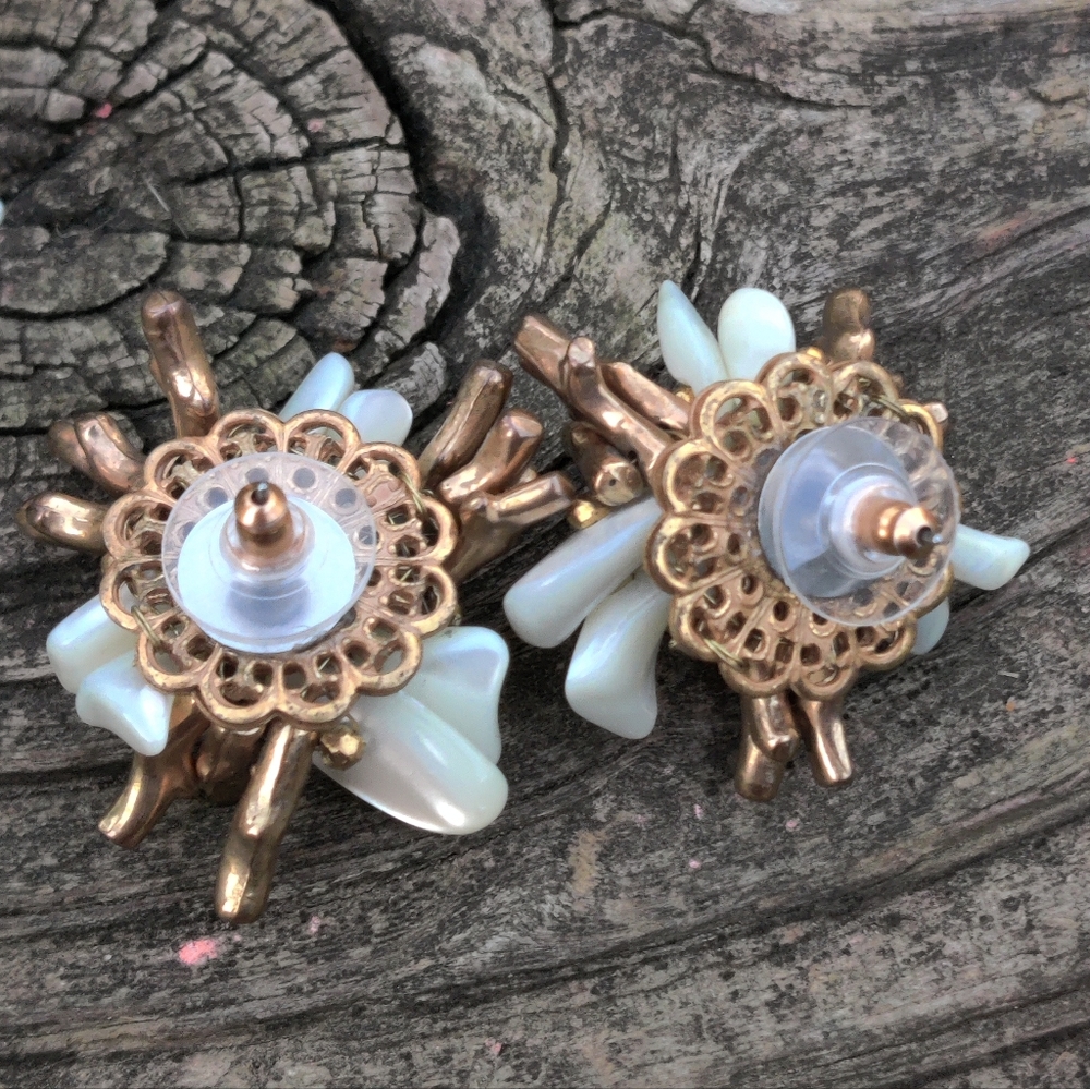 Vintage Miriam Haskell mother of pearl and amazonite coral branch earrings - Picture 3 of 13